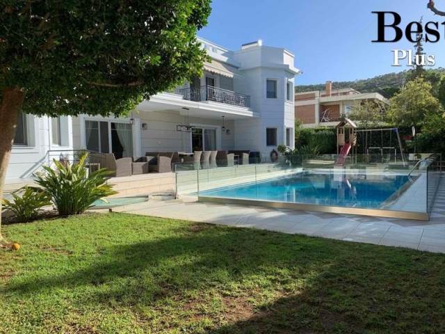 (For Sale) Residential Detached house || East Attica/Saronida - 770 Sq.m, 7 Bedrooms, 1.400.000€ 